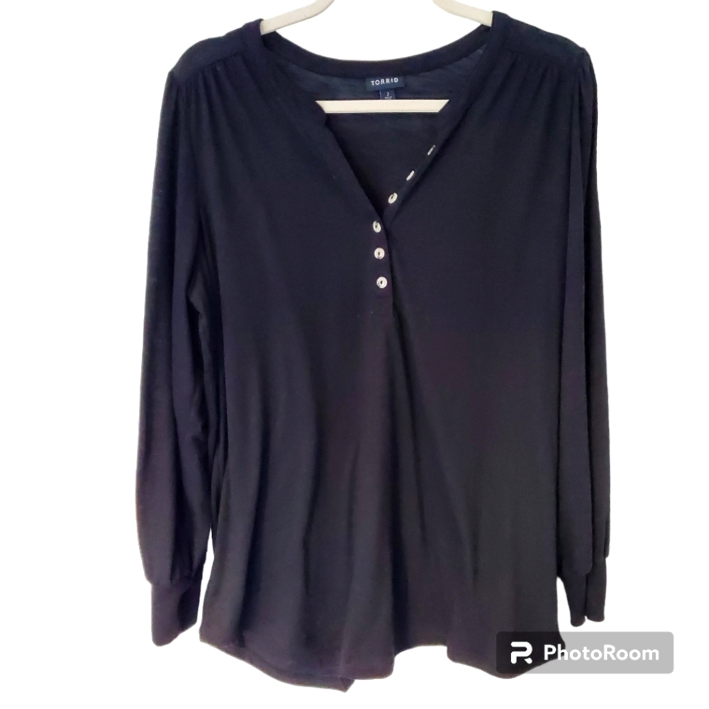 184. Torrid 2X Black With White Buttons Long Sleeve Shirt